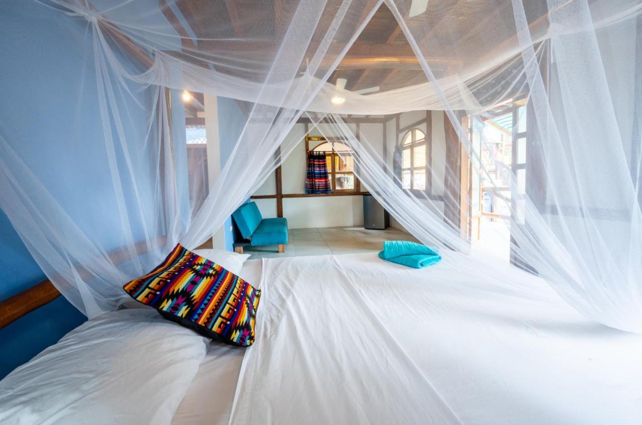 Casa Del Sol Hostel Montañita Екстериор снимка